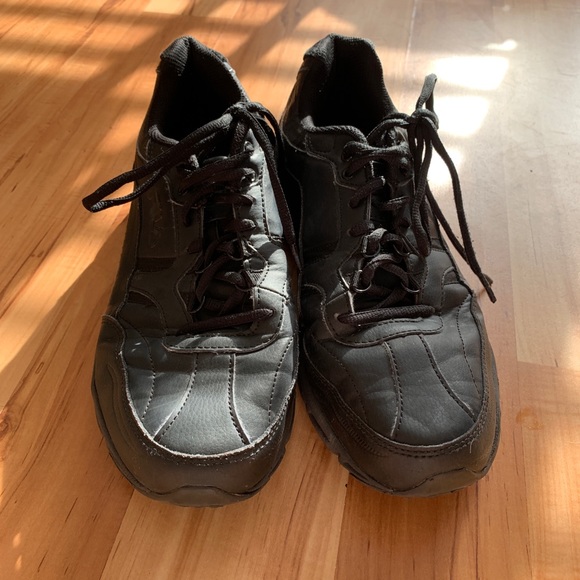 fila black work shoes